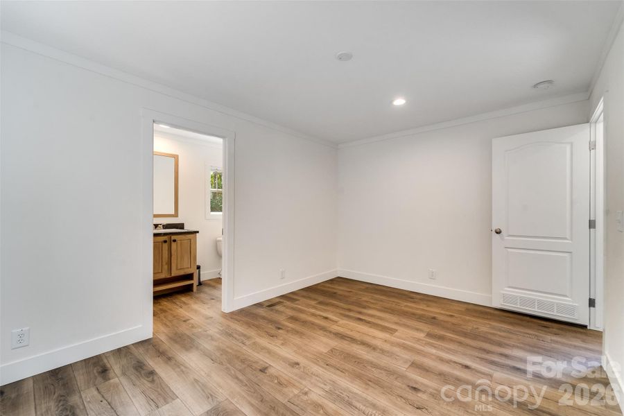 Spacious, unfurnished interior of a new home in , Hayesville (Image 22).