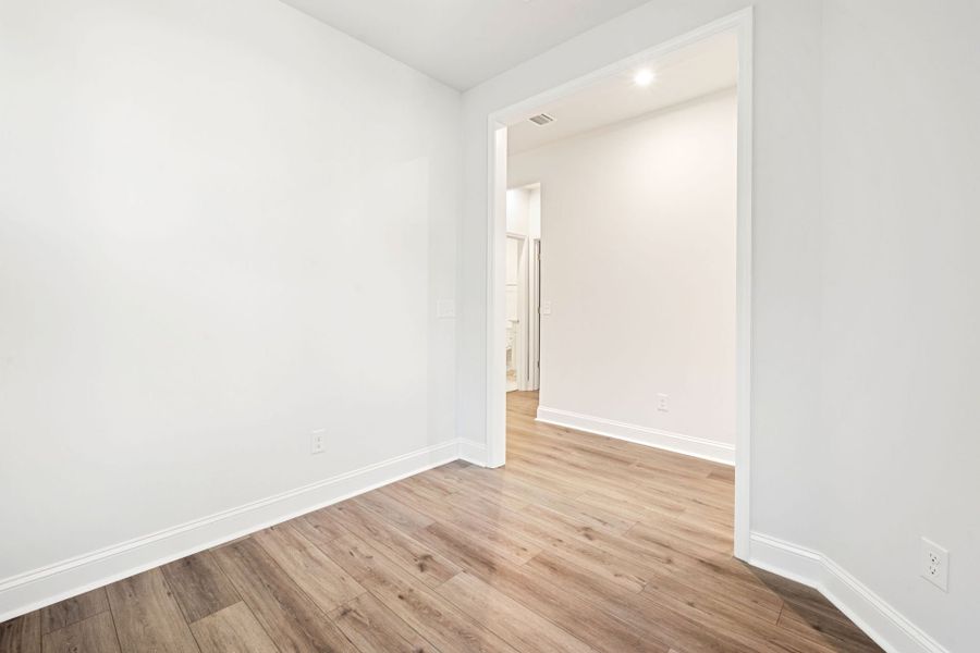 Spacious, unfurnished interior of a new home in Sun City Hilton Head, Bluffton (Image 14).