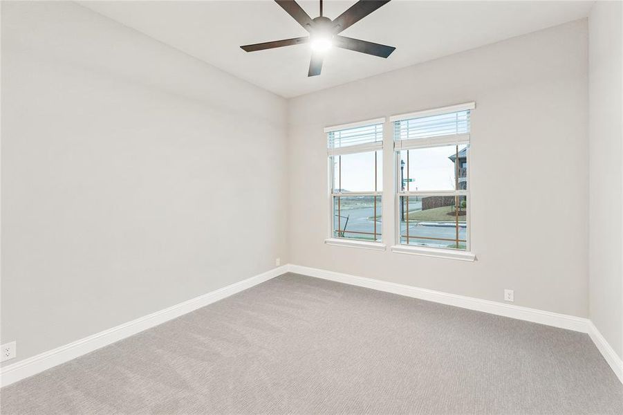 Spacious, unfurnished interior of a new home in The Oaks, Red Oak (Image 19).