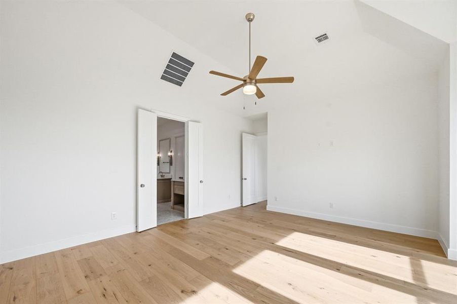 Spacious, unfurnished interior of a new home in Saddle Star Estates, Rockwall (Image 13).