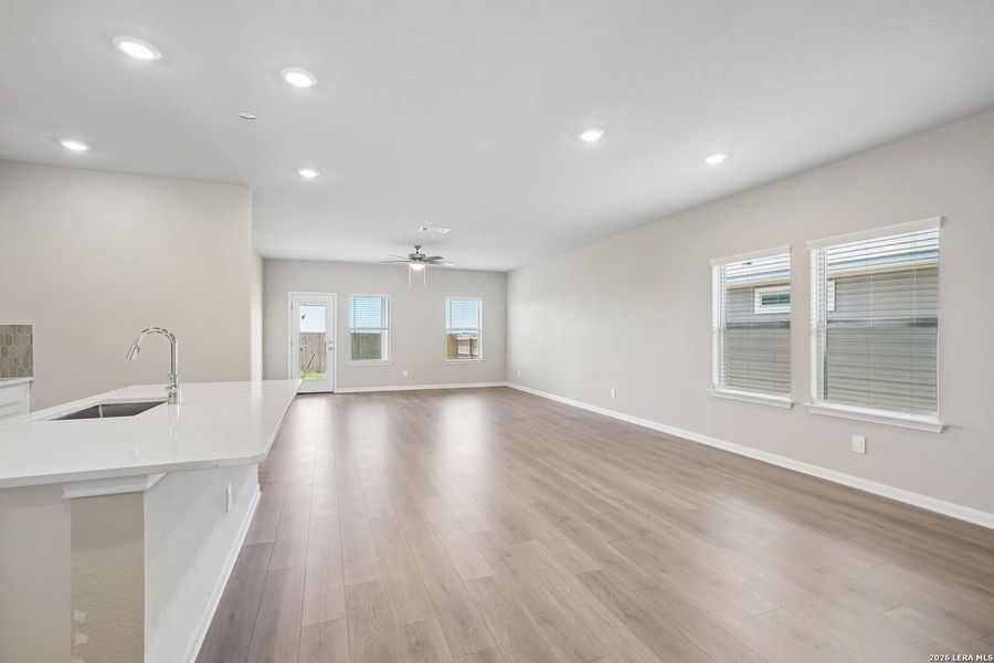Spacious, unfurnished interior of a new home in Remington Ranch, San Antonio (Image 32).