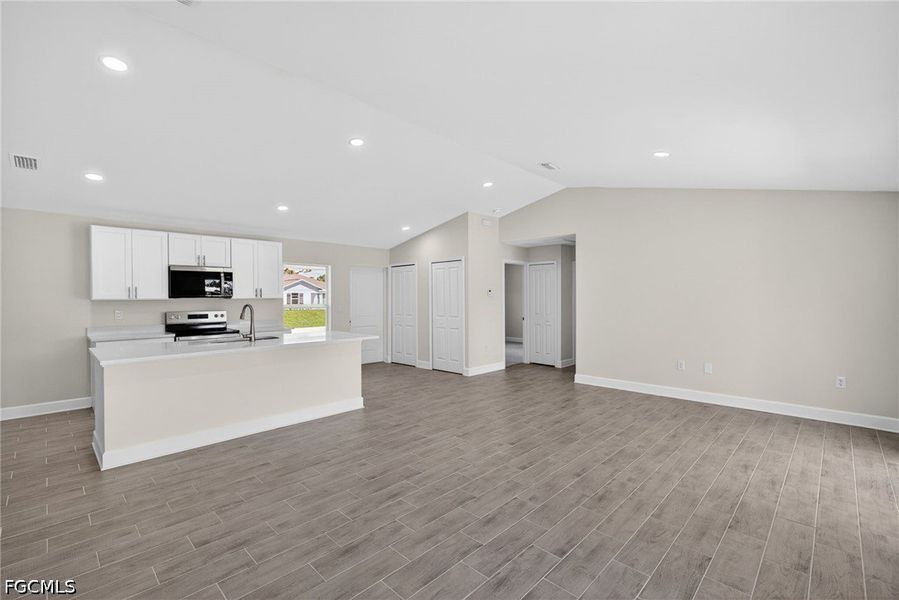 Spacious, unfurnished interior of a new home in Cape Coral, Cape Coral (Image 15).
