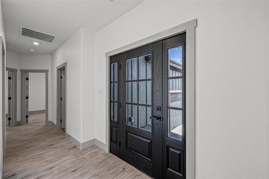 Spacious, unfurnished interior of a new home in , Granbury (Image 22).