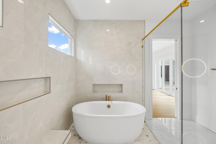 28 -2817 claremont rd, interior