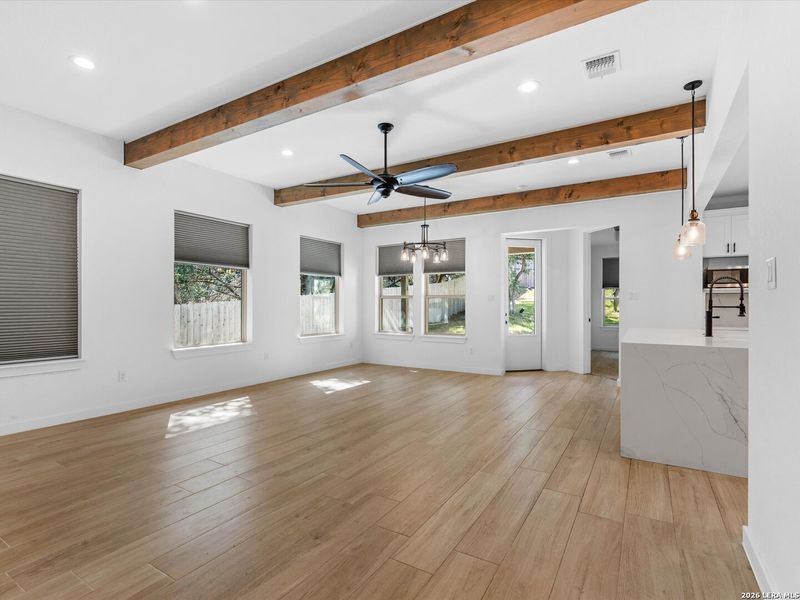 Spacious, unfurnished interior of a new home in , Canyon Lake (Image 14).