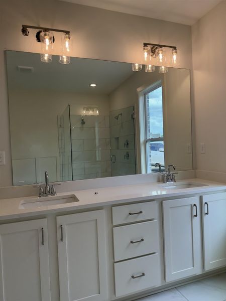 Furnished interior view inside a new home in White Oak, Arlington (Image 10).