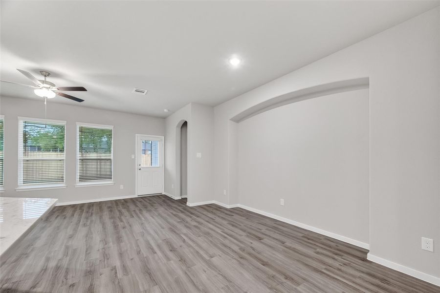 Spacious, unfurnished interior of a new home in Rollingbrook Estates, Baytown (Image 37).