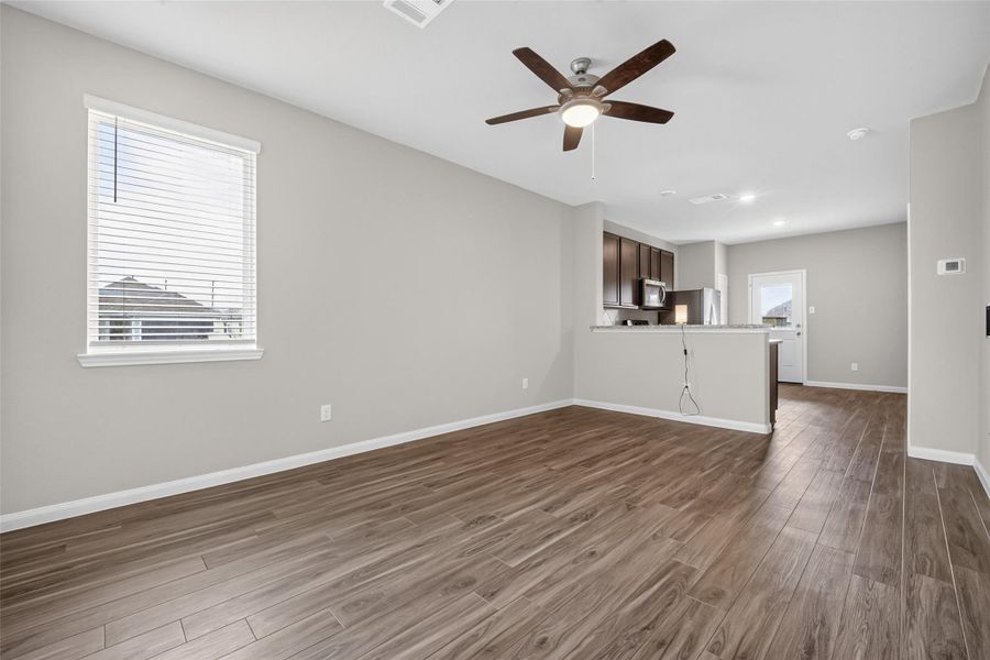 Spacious, unfurnished interior of a new home in Charleston Heights, Rosharon (Image 26).