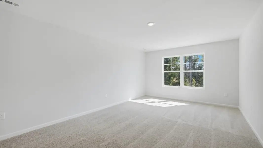Spacious, unfurnished interior of a new home in Hughes Court, Dawsonville (Image 18).