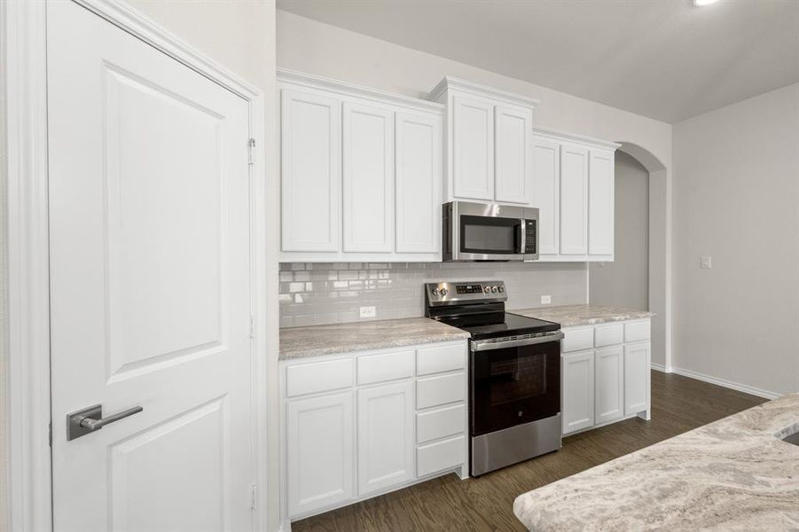 DFW-Summer Crest-Concept 1790-4553 Lyre Leaf Drive- Kitchen-Risewell Homes-5