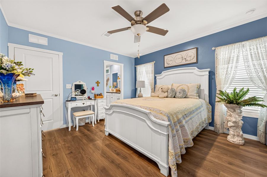 Furnished interior view inside a new home in , Willis (Image 30).