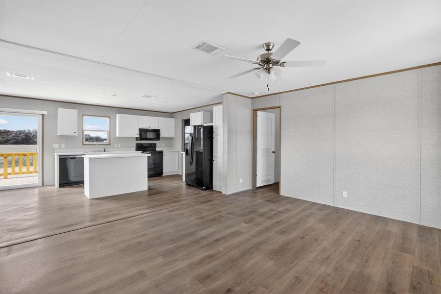 Spacious, unfurnished interior of a new home in , Aurora (Image 14).