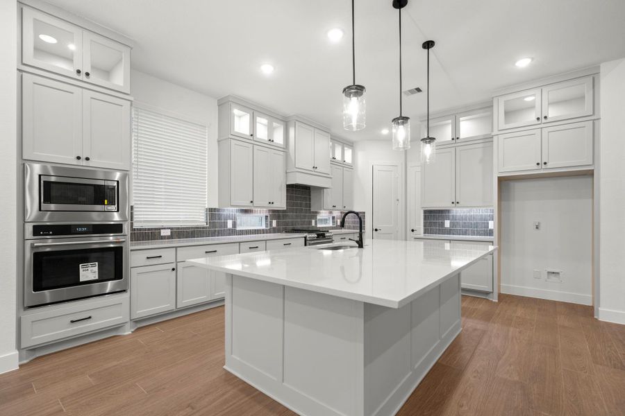 Furnished interior view inside a new home in Evergreen, Conroe (Image 5).