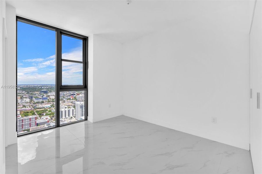 Spacious, unfurnished interior of a new home in Aria Reserve, Miami (Image 26).