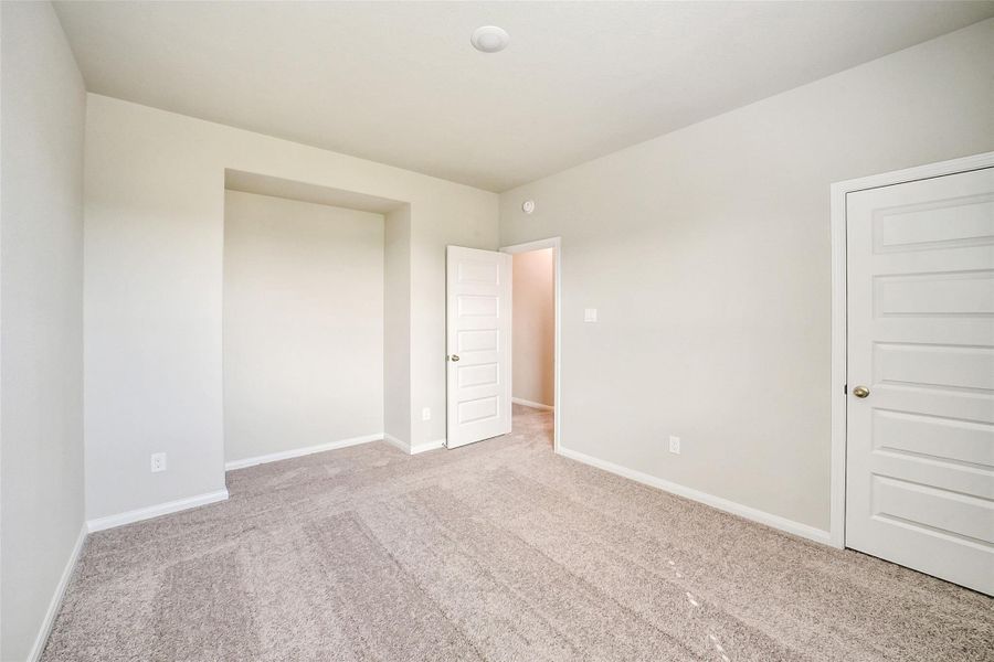 Spacious, unfurnished interior of a new home in Anderson Lake, Houston (Image 31).
