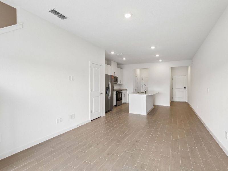 Spacious, unfurnished interior of a new home in The District at Oakleaf - The Commons, Middleburg (Image 10).