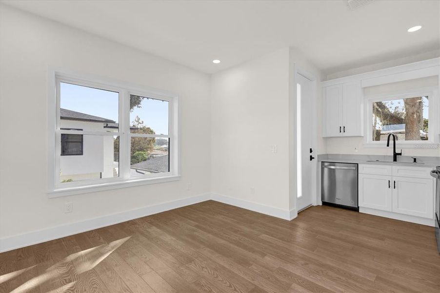 Spacious, unfurnished interior of a new home in , Orlando (Image 61).