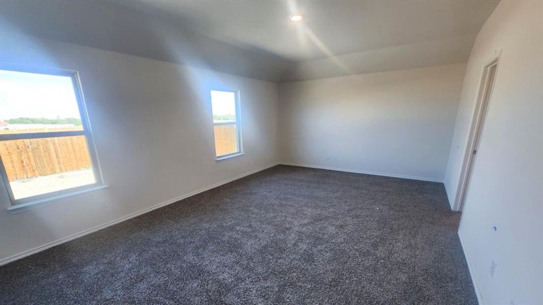 Spacious, unfurnished interior of a new home in Waverly Estates, Nevada (Image 8).
