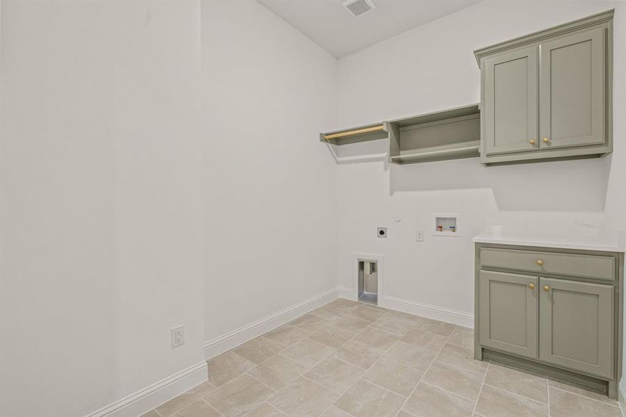 Spacious, unfurnished interior of a new home in The Bluffs at Parks of Aledo, Aledo (Image 25).
