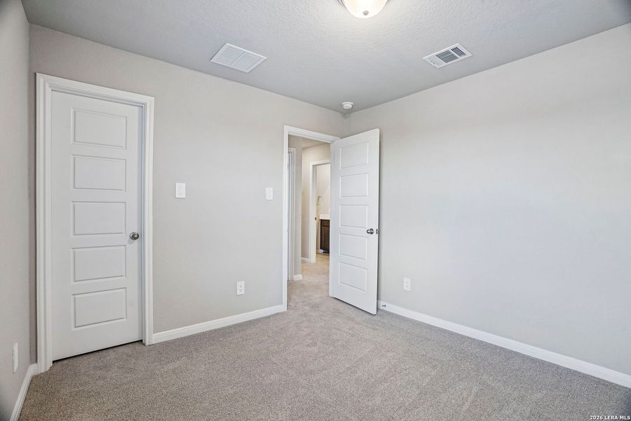 Spacious, unfurnished interior of a new home in Catalina, Converse (Image 31).