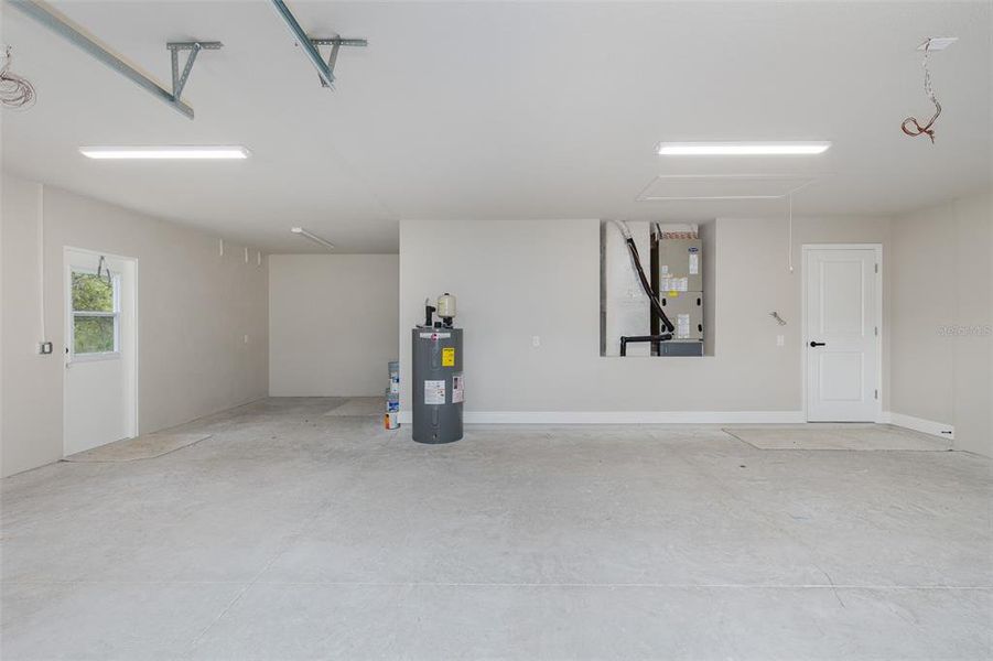 Spacious, unfurnished interior of a new home in , Homosassa (Image 21).