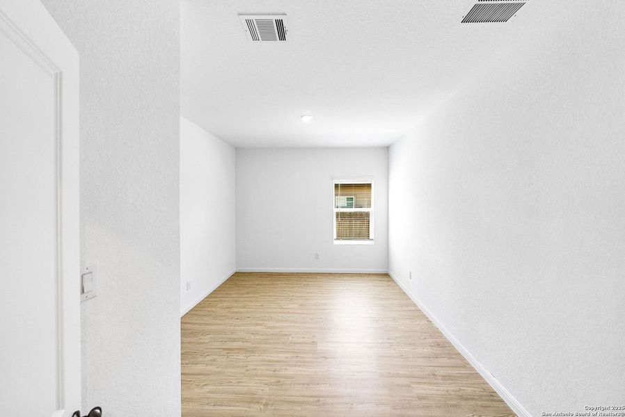 Spacious, unfurnished interior of a new home in , Bulverde (Image 36).