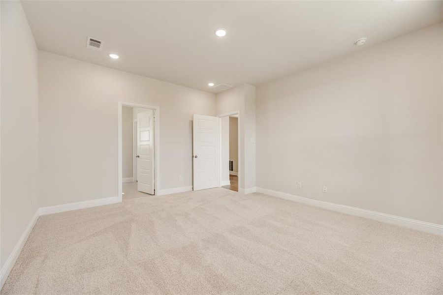 Spacious, unfurnished interior of a new home in Villages of Hurricane Creek, Anna (Image 31). Spacious, unfurnished interior of a new home in Villages of Hurricane Creek, Anna (Image 31).