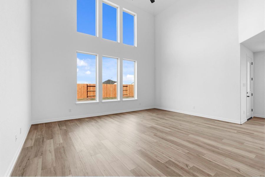Light-filled dining room connected to the kitchen, perfect for relaxed meals and entertaining.