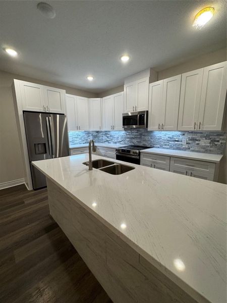 under cabinet lighting in kitchen