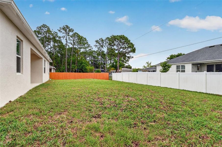 Exterior details and patio area of a home in , Palm Bay (Image 4).