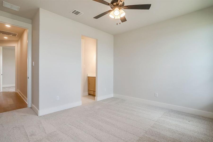Spacious, unfurnished interior of a new home in Peaks at Lone Elm, Waxahachie (Image 35).