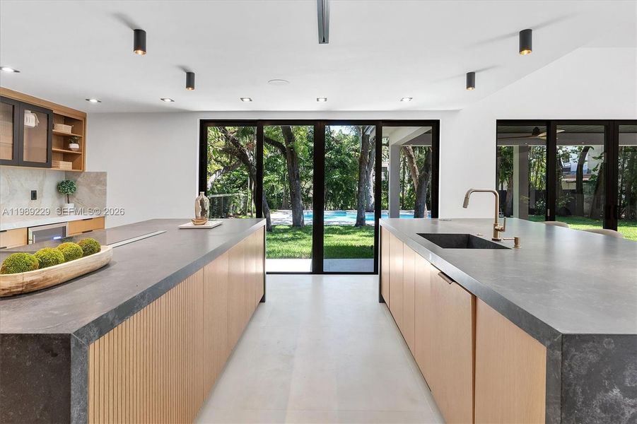 Exterior details and patio area of a home in , Hollywood (Image 42).