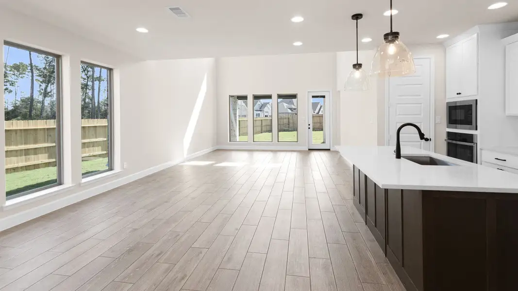 Spacious, unfurnished interior of a new home in Artavia, Conroe (Image 11). Spacious, unfurnished interior of a new home in Artavia, Conroe (Image 11).