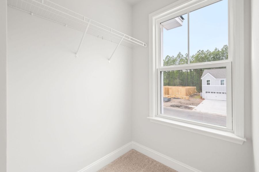 Spacious, unfurnished interior of a new home in Waterways, Richmond Hill (Image 15).