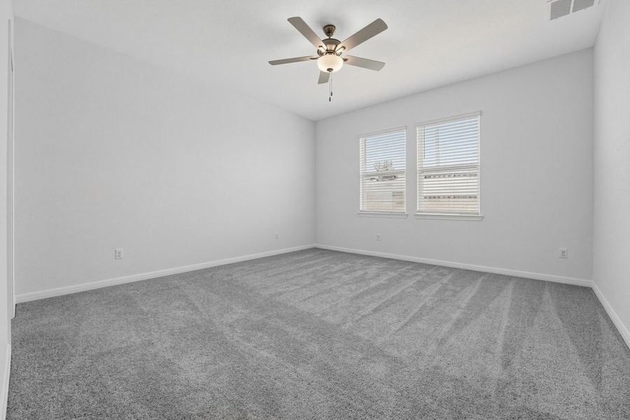 Spacious, unfurnished interior of a new home in Sunfield, Buda (Image 22).