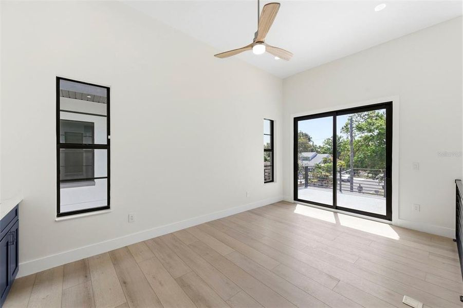 Spacious, unfurnished interior of a new home in , St. Petersburg (Image 33).