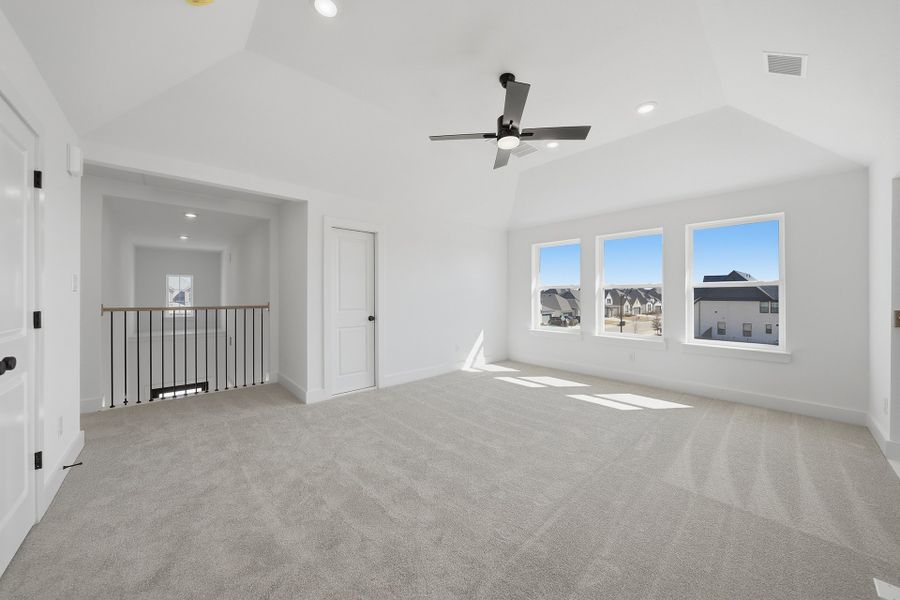 Spacious, unfurnished interior of a new home in Tavolo Park, Fort Worth (Image 34).