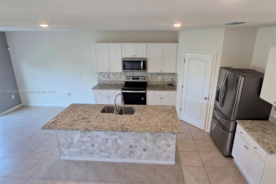 Furnished interior view inside a new home in , Davenport (Image 26).