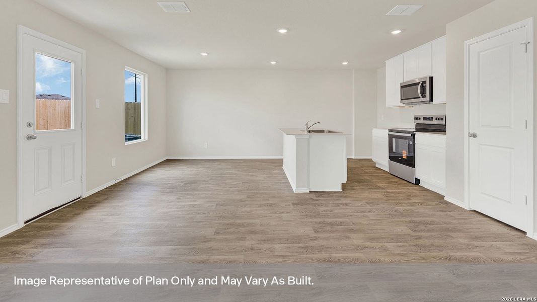 Spacious, unfurnished interior of a new home in Swenson Heights, Seguin (Image 27).