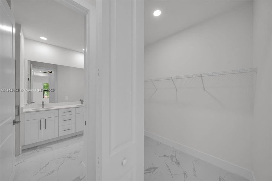 Spacious, unfurnished interior of a new home in , Lehigh Acres (Image 25).