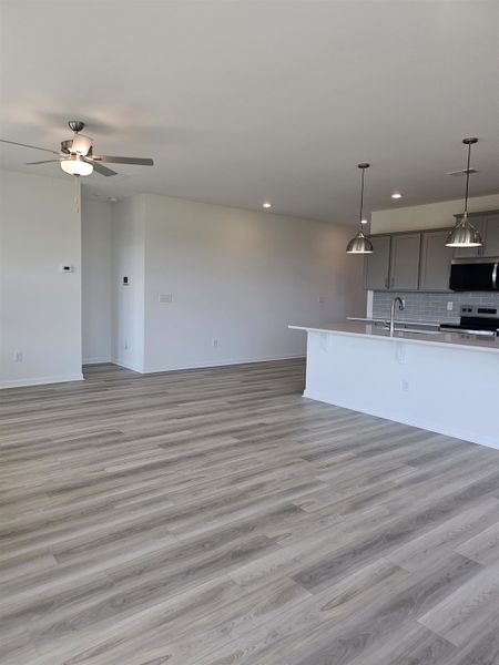 Spacious, unfurnished interior of a new home in Edgefield, Loris (Image 15).