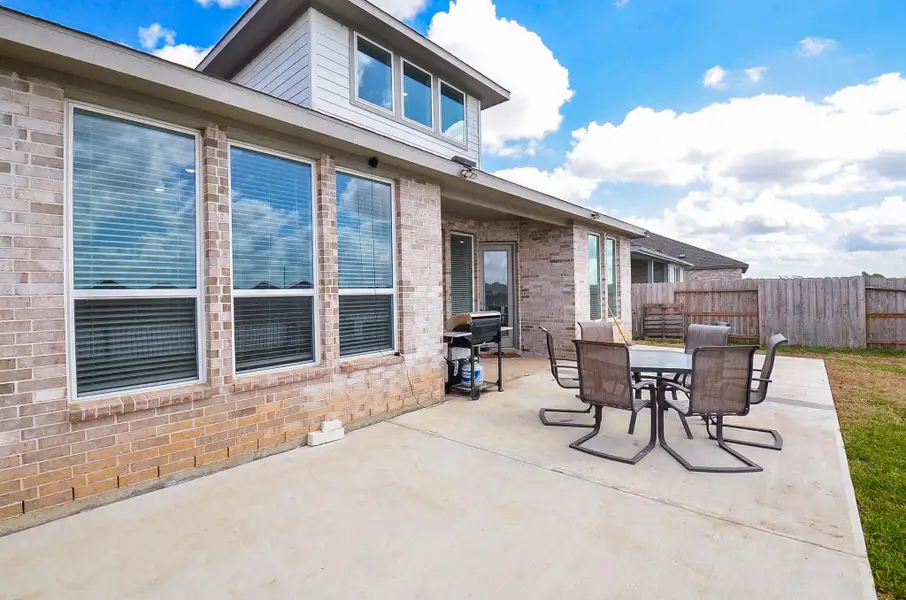 Exterior details and patio area of a home in Anniston, Katy (Image 3).