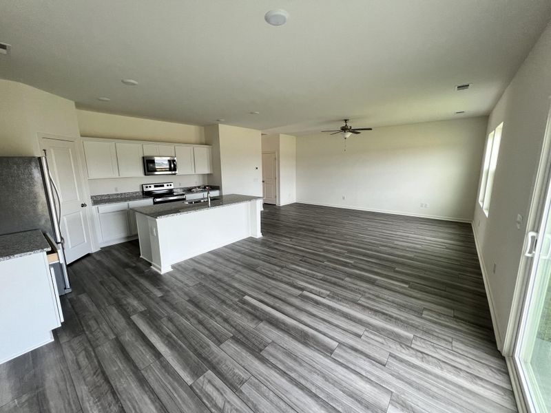 Spacious, unfurnished interior of a new home in Crossing at Givhans, Ridgeville (Image 8).