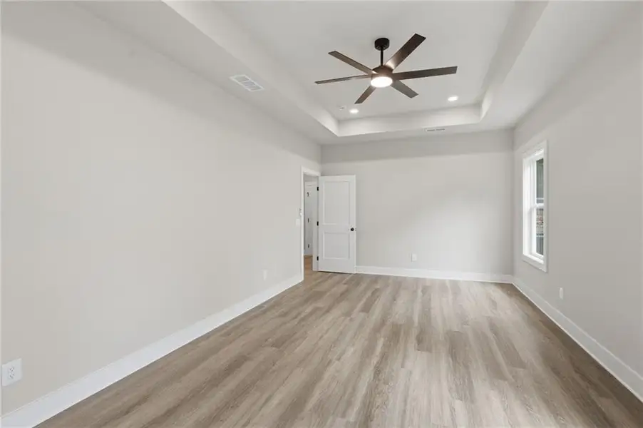 Spacious, unfurnished interior of a new home in , Gainesville (Image 27).