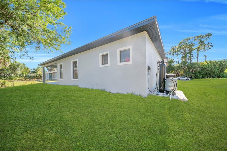 Exterior details and patio area of a home in , North Port (Image 4).