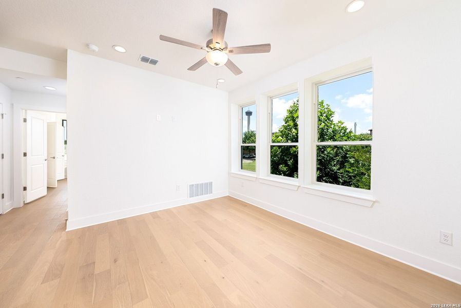 Spacious, unfurnished interior of a new home in Victoria Commons, San Antonio (Image 31).