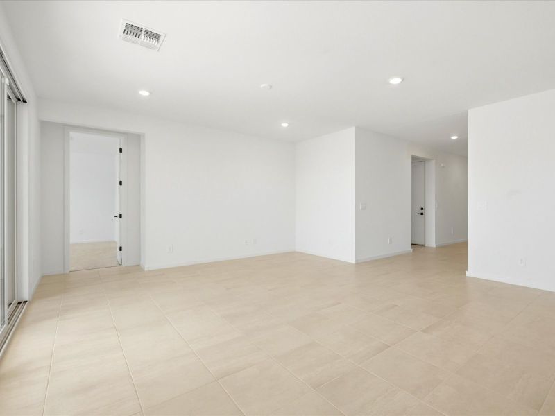 Spacious, unfurnished interior of a new home in Legacy Place, Glendale (Image 12).