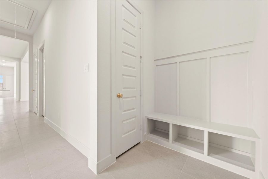 Representative image. Features, selections and colors may vary.