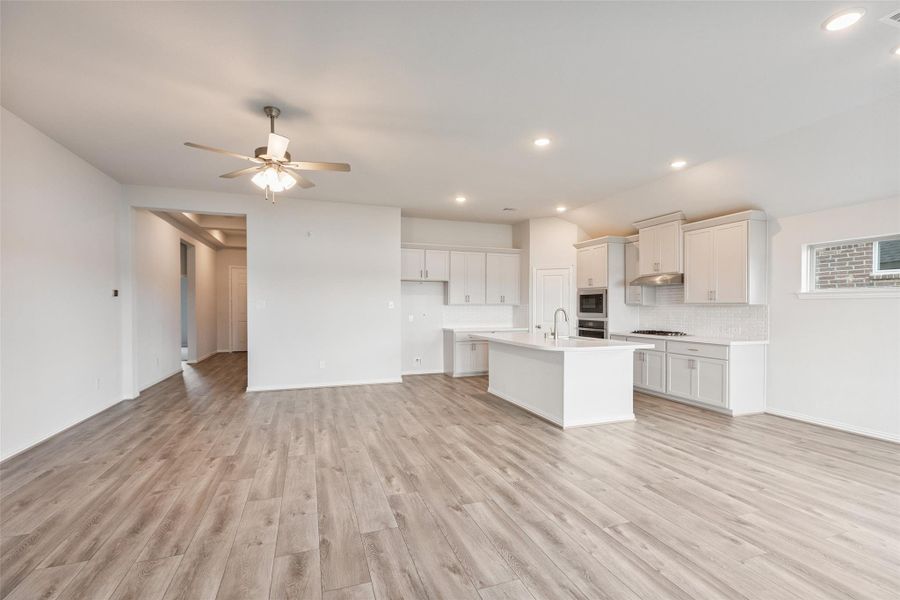 Spacious, unfurnished interior of a new home in Sunterra, Katy (Image 28). Spacious, unfurnished interior of a new home in Sunterra, Katy (Image 28).