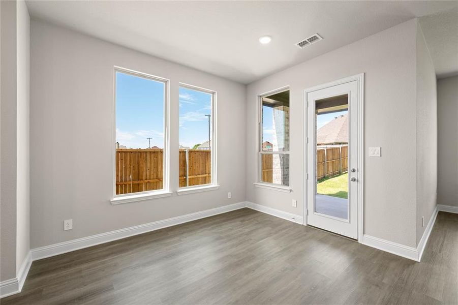 Spacious, unfurnished interior of a new home in Country Hollow Sales Phase 1, Aledo (Image 25).